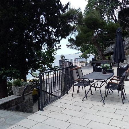 Apartment Zizi 오미스 외부 사진