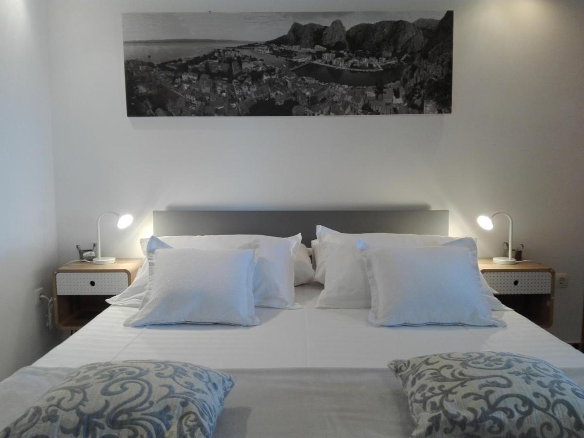 Apartment Zizi 오미스 외부 사진