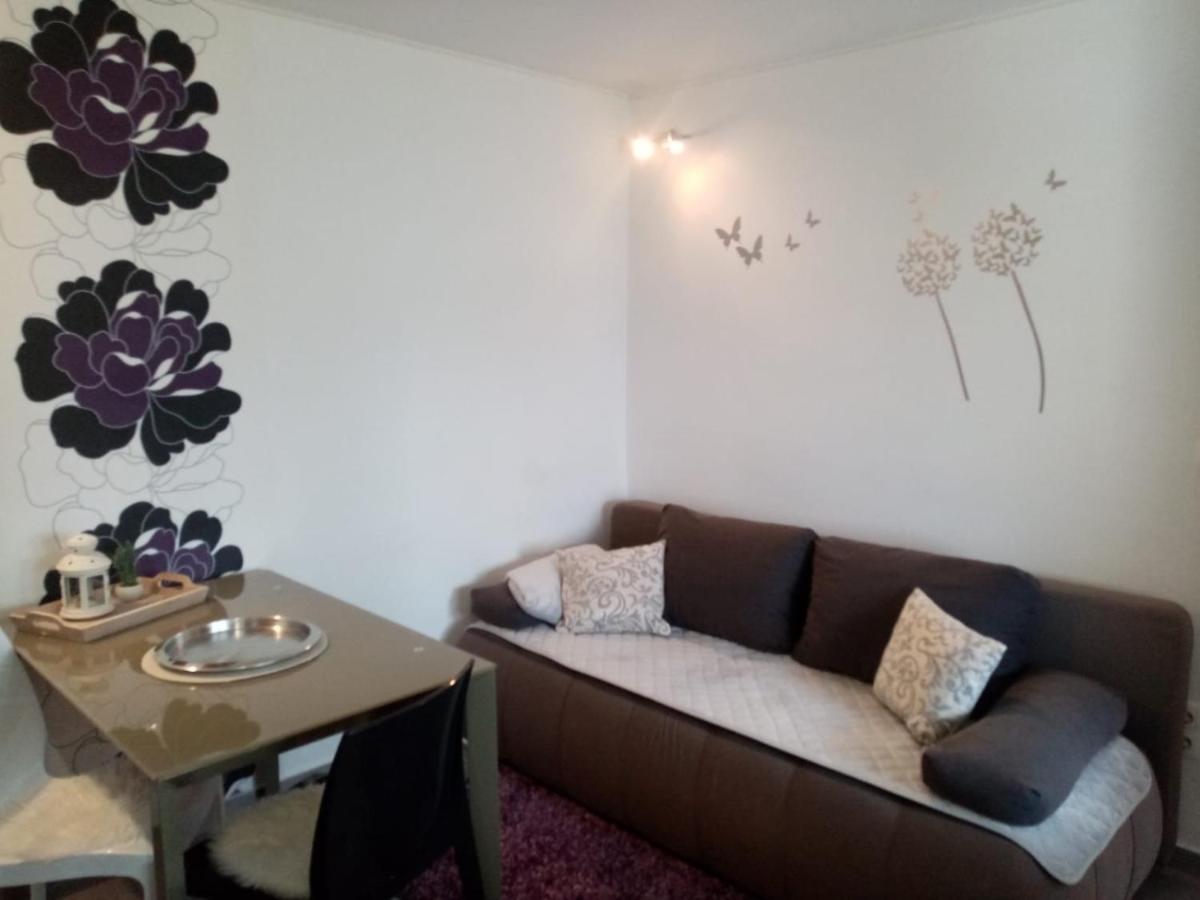 Apartment Zizi 오미스 외부 사진