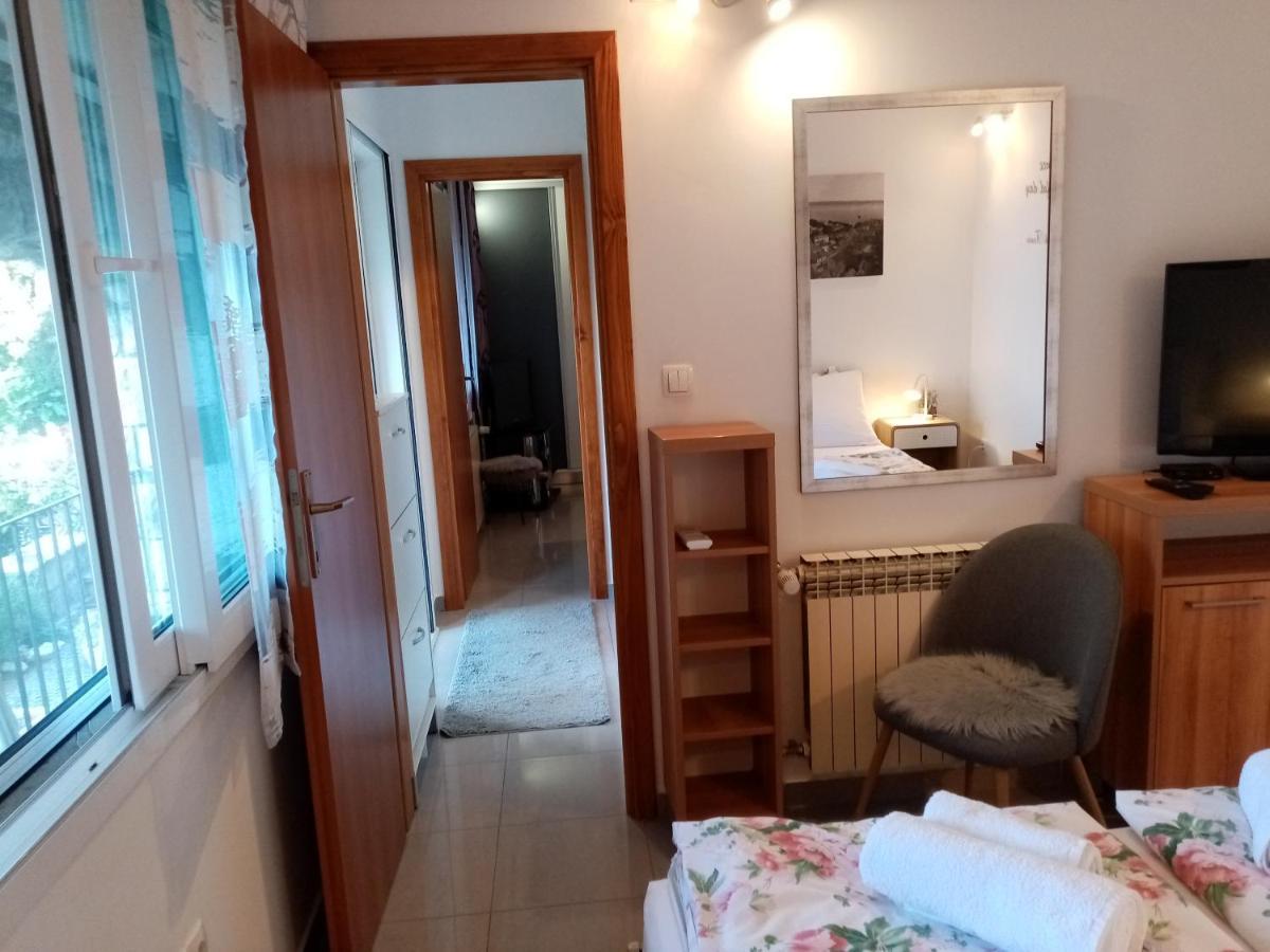 Apartment Zizi 오미스 외부 사진
