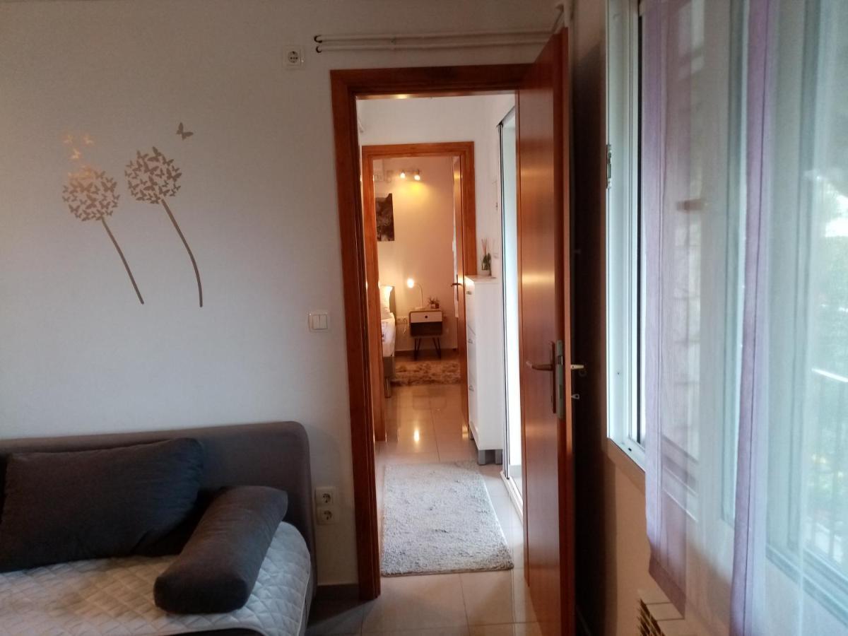 Apartment Zizi 오미스 외부 사진
