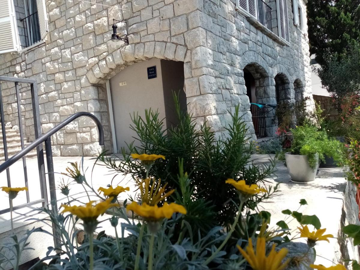 Apartment Zizi 오미스 외부 사진