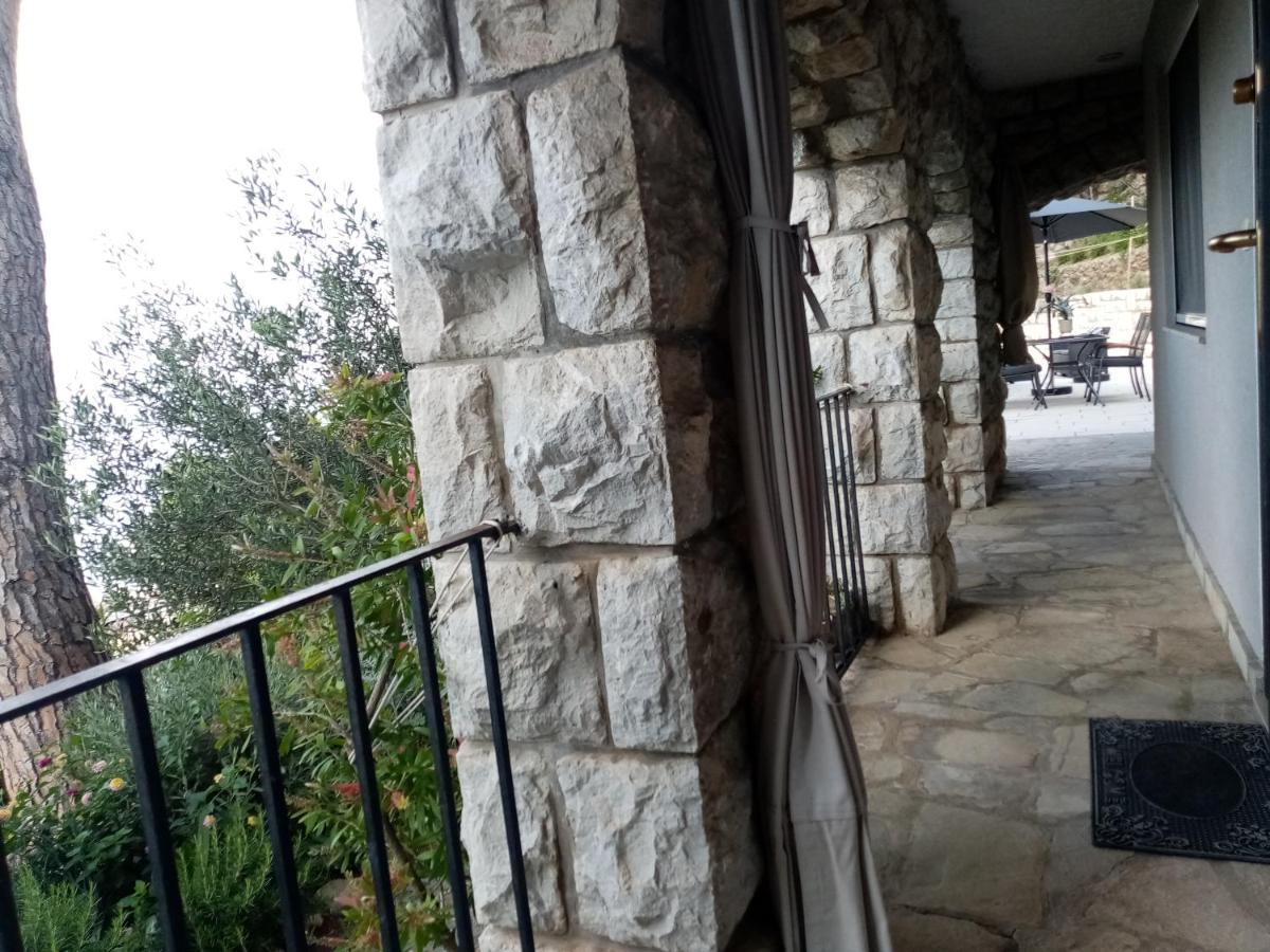 Apartment Zizi 오미스 외부 사진